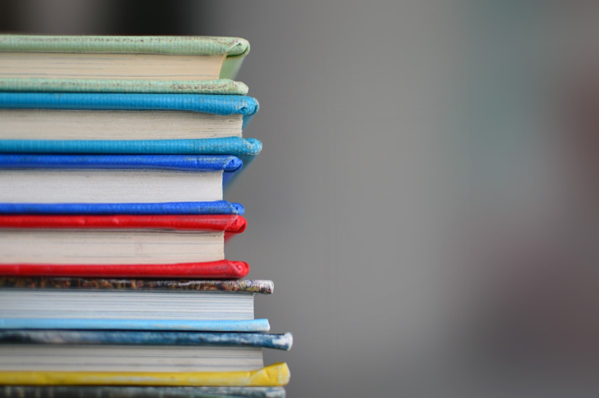 Tumpukan buku pelajaran