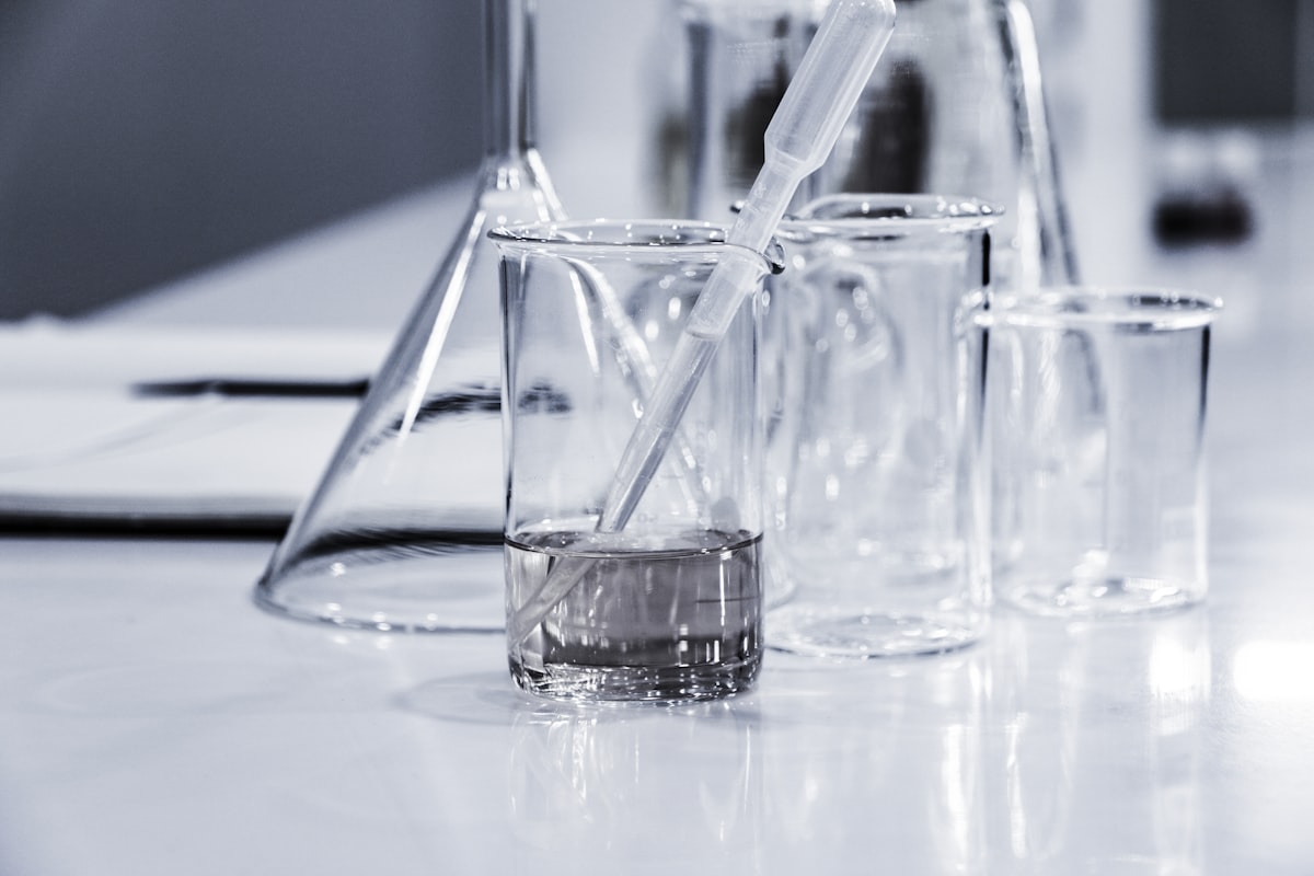 Peralatan laboratorium sains